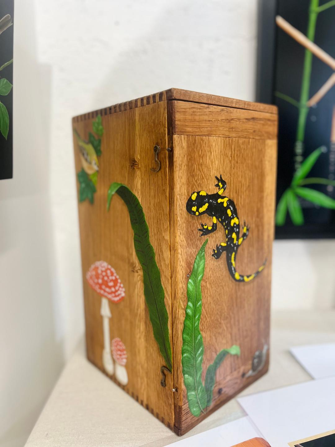 Objets en bois peints